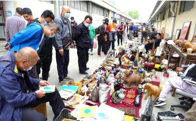 年古玩市场发展大趋势预测麻将胡了试玩平台2025(图2)
